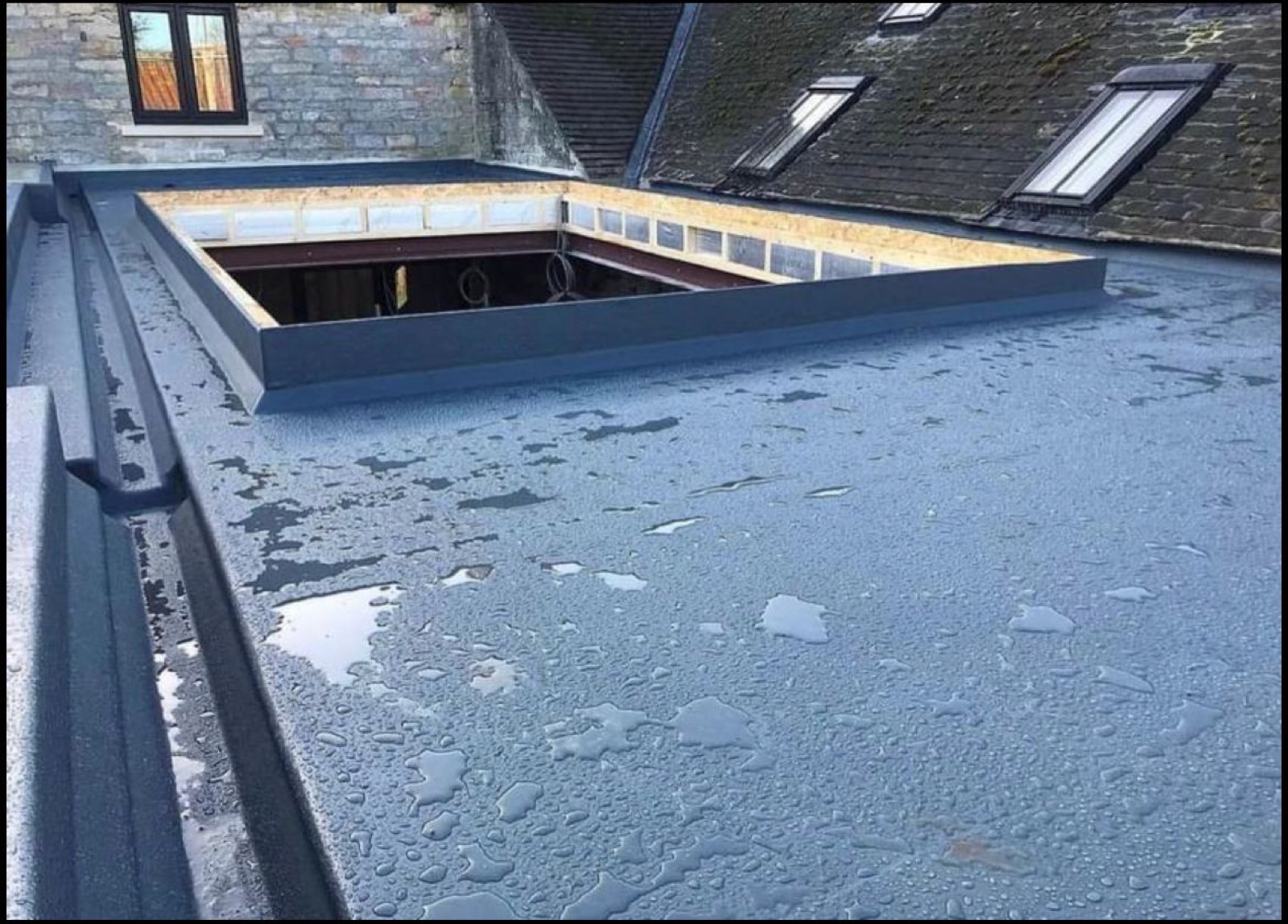 EPDM rubber flat roof with parapet